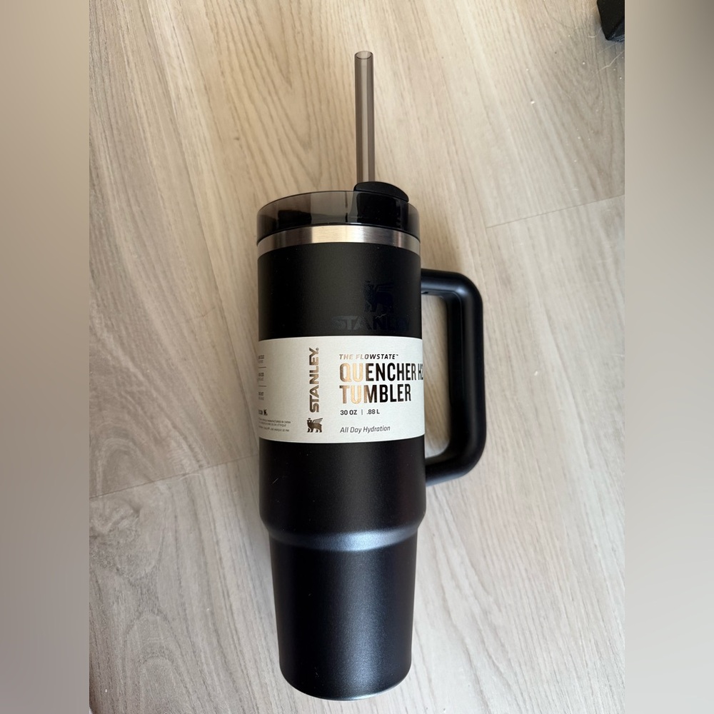Stanley The Flowstate Quencher H2O Tumbler 30 oz NWT